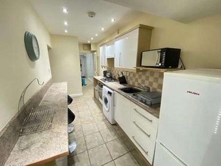 2 bedroom apartment to rent - Photo 5