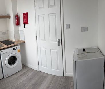 Studio Flat, Rosslyn Road, E17 - Photo 2