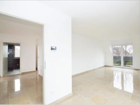 ATEMBERAUBENDE WOHNUNG MIT BALKON - ZENTRAL BEGEHBARE ZIMMER - KÜCHE - SOFORT VERFÜGBAR! - Photo 2