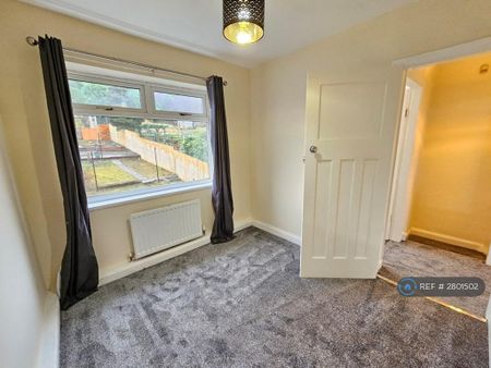 2 bedroom semi-detached house to rent - Photo 3