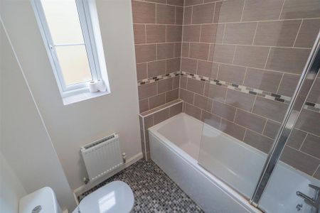 4 bedroom terraced house to rent - Photo 4