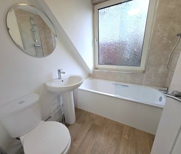 Ridgeway, Killay, Swansea, City And County of Swansea. - Photo 5