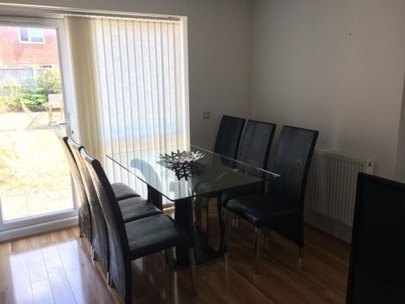 4 bedroom end of terrace house to rent - Photo 4