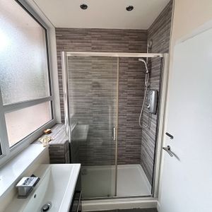 1 Bed Flat, Kirkstall Gate, LS5 - Photo 2