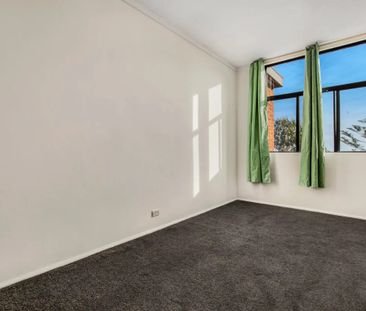 Perfect location with panoramic views - Photo 4