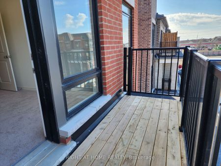 Condo Townhouse For Lease | E8123128 - Photo 3