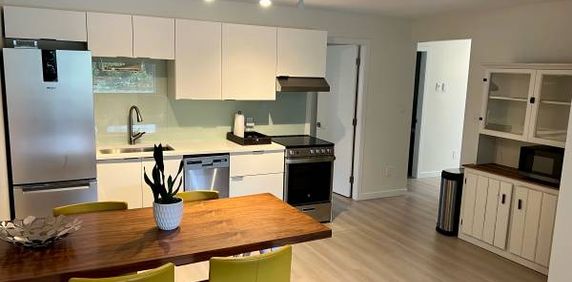 2 Bedroom Suite Furnished - Brackendale - Photo 2