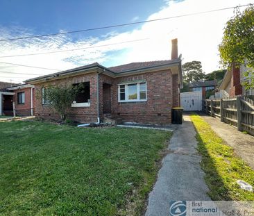 Prime Location! - Photo 2