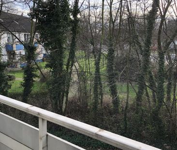 Ruhig gelegen, trotzdem zentral - renovierte Balkonwohnung mit mode... - Foto 2