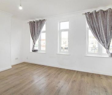 3 bedroom flat to rent - Photo 2