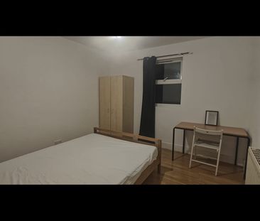 Room in a Shared Flat, Newham Way, E16 - Photo 2