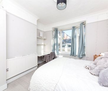 4 bedroom terraced house to rent - Photo 4