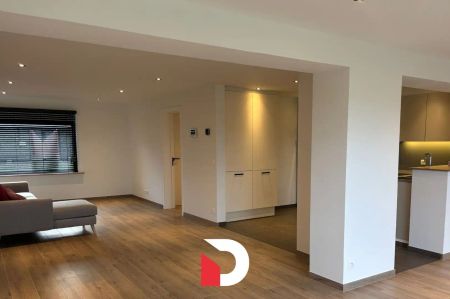 Gerenoveerde, lichtrijke woning met 3 slaapkamers en garage - Photo 3