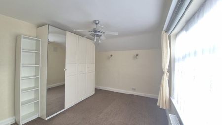 4 bedroom semi-detached house to rent - Photo 4