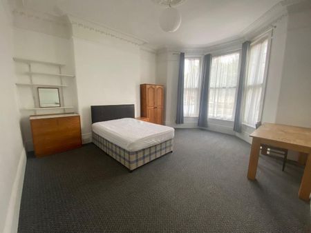 6 bedroom house to rent - Photo 3