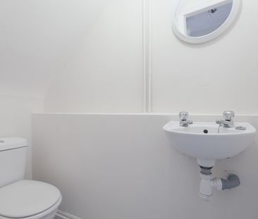 A wonderful opportunity to make some new memories! 3 bedroom cottag... - Photo 1