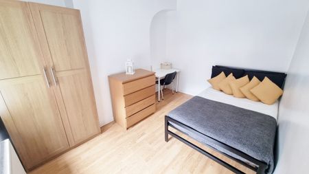 3 Bed Terraced House, Shelton Street, NG3 - Photo 2