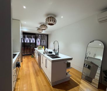 North Melbourne - Photo 3