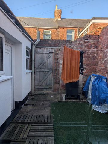 4 bedroom terraced house to rent - Photo 5