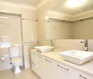 Hollywell Apartment Waterfront Living - Photo 6