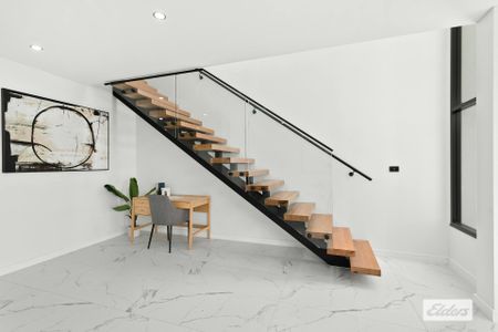 Step into Luxury - Photo 3