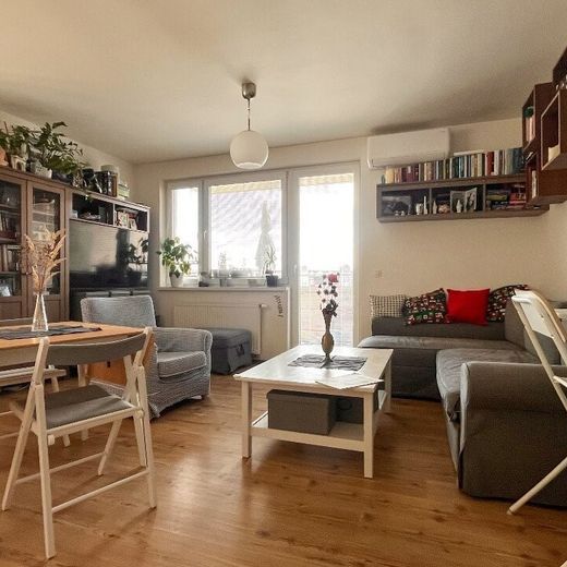 Na prenájom zariadený 2,5 izbový byt balkón Rača Bratislava. - Photo 1