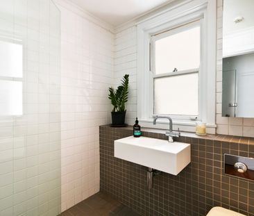 Oversized Art Deco Apartment With Leafy Outlook - Photo 3