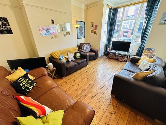 4 bedroom terraced house to rent - Photo 1