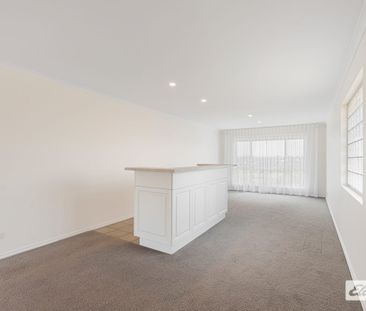 Golf Course Outlook Living - Photo 2