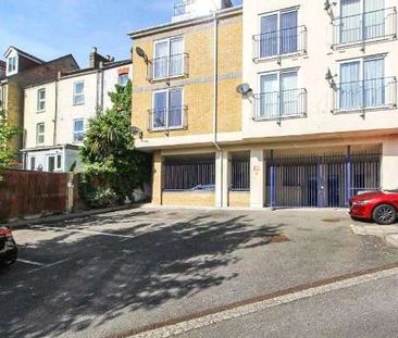 A modern top floor apartment in vibrant Chatham. - Photo 2