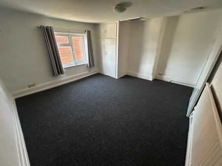 2 bedroom end of terrace house to rent - Photo 4