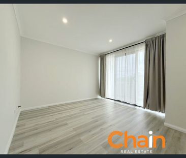 Renovated Modern 4 Bedroom Townhouse - Photo 2