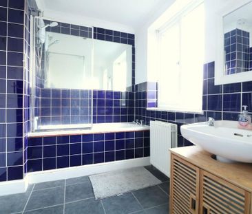 4 bedroom detached house to rent - Photo 2