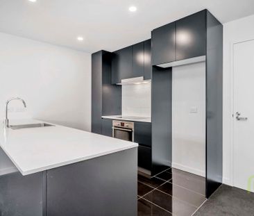 Modern Apartment in ideal location - Photo 5