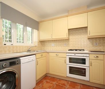 Knaphill, Woking - Photo 6