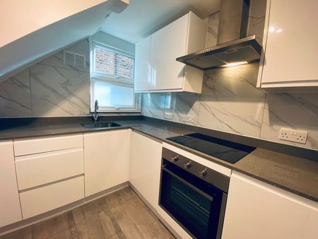 2 Bed Flat, Leamington Park, W3 - Photo 3