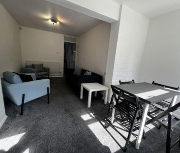 4 bedroom terraced house to rent - Photo 2