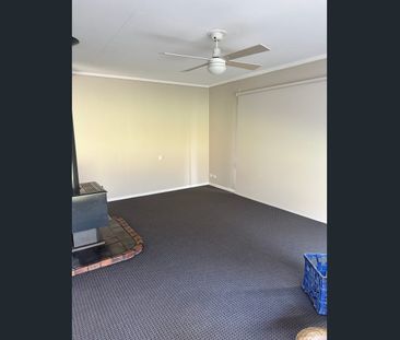 Comfortable Living in the Heart of Bundamba - Photo 2