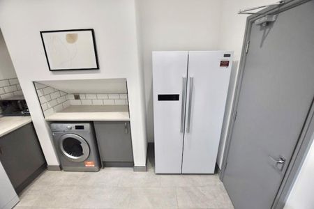 1 bedroom in a house share to rent - Photo 2