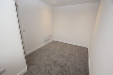 1 Bedroom Apartment, Ellesmere Port - Photo 2