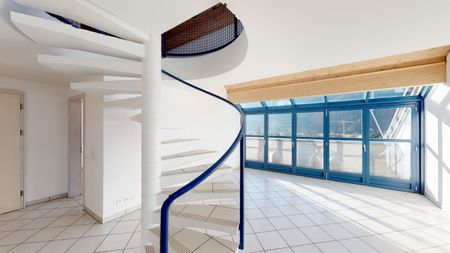 Generous duplex apartment with far-reaching views - Photo 3