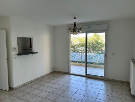 Location Appartement 2 pièces 47m² DRAGUIGNAN 83300 - Photo 2