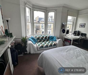 1 bedroom in a house share to rent - Photo 2