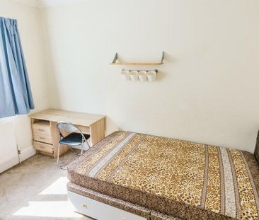 4 bedroom detached house to rent - Photo 2
