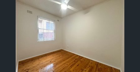 Beautiful ground floor 2 bedroom unit in a security complex - Photo 2