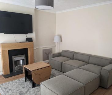 5 bedroom private hall to rent - Photo 1