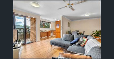 SPACIOUS - LOCATED PERFECTLY - Photo 3