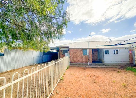 To register & apply for this property, please use this link: https://snug. com/ - Photo 4