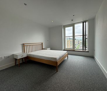 Lady Isle house, Ferry Court, Cardiff Bay - Photo 3