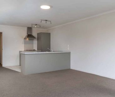 3 Bedroom Apartment in Hillcrest - Photo 2